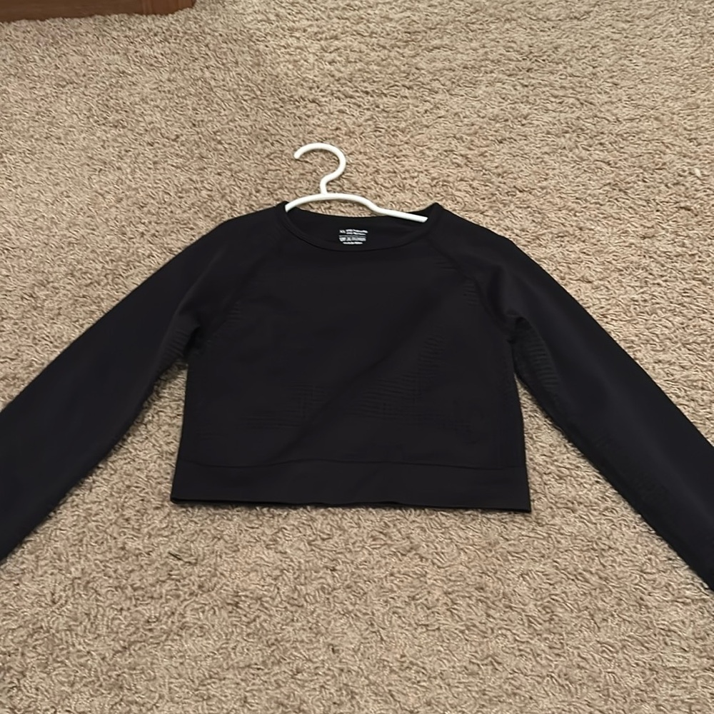 Cropped black long sleeve shirt